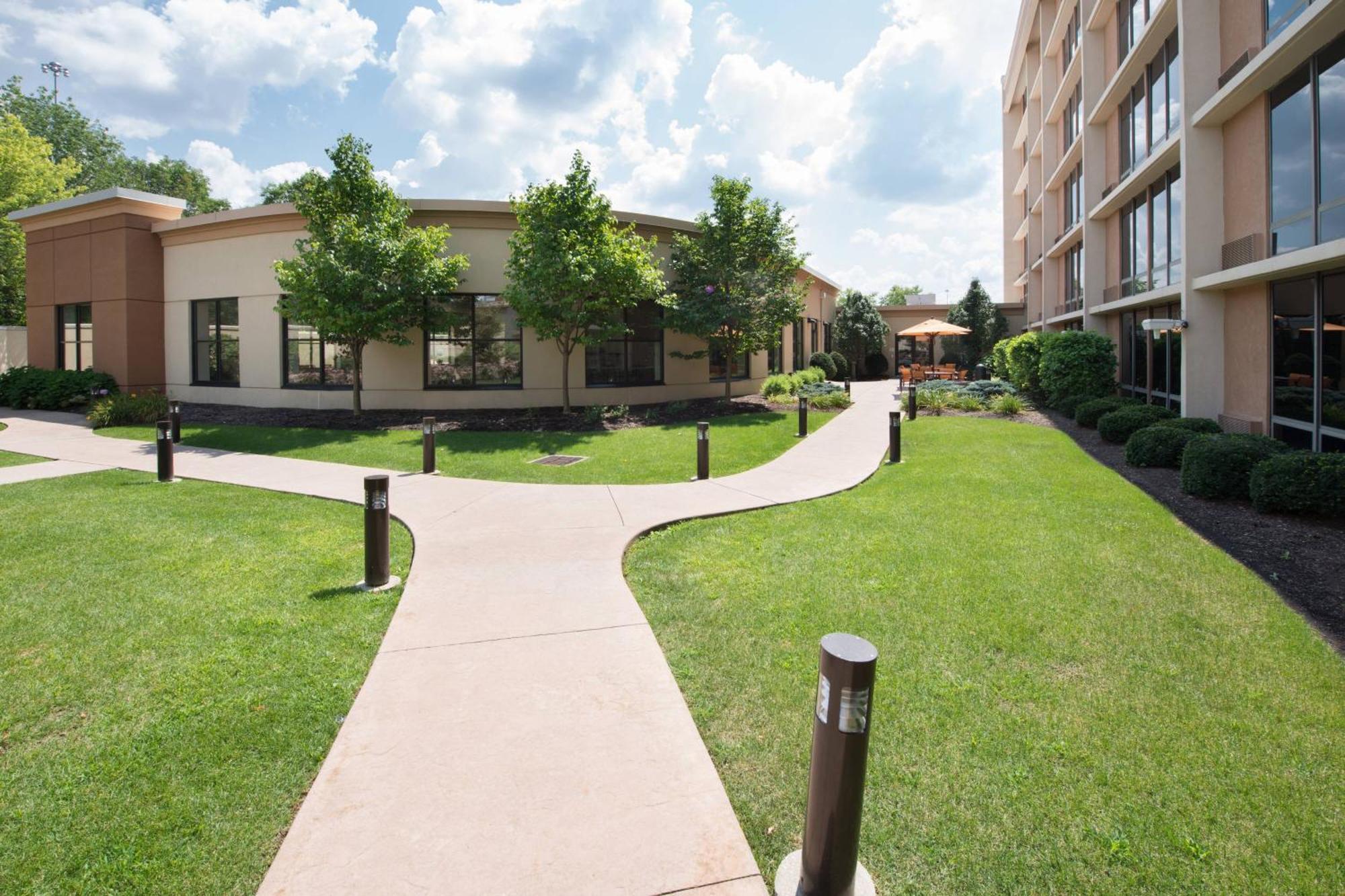 Courtyard By Marriott Canton Hotel North Canton Exterior photo